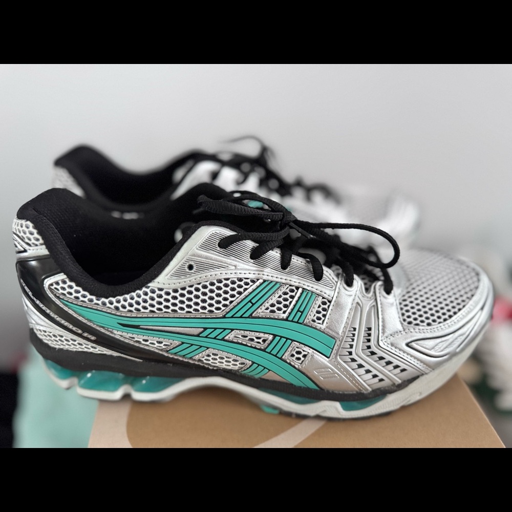 Asics sneaker men size 13 perfect condition